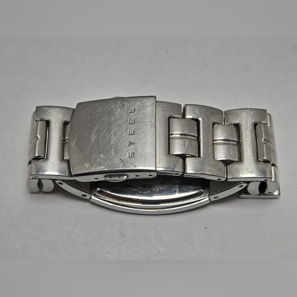 Mens Vintage Guess Steel 31mm G95217G Quartz Analog Watch New Battery - Picture 10 of 11